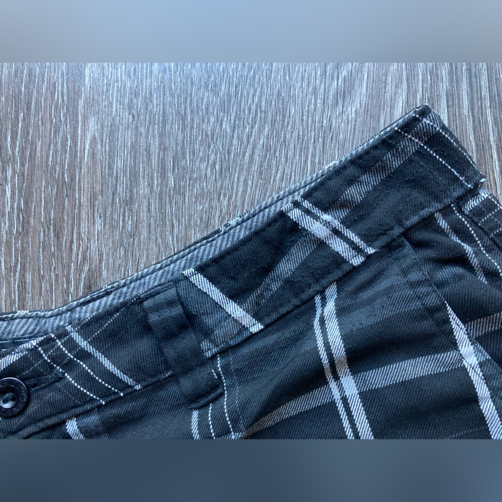 O'Neill Checkered Shorts - Picture 10 of 10